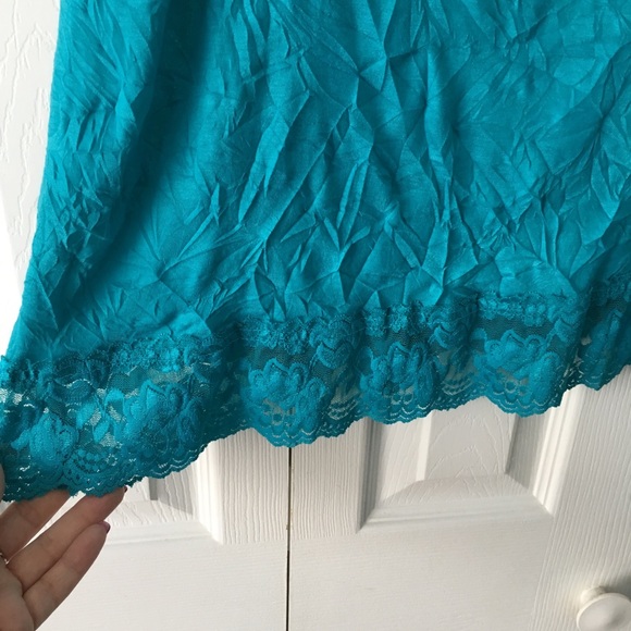 Maurice’s Turquoise Crinkled Tank size 2 (20/22) - Picture 4 of 8